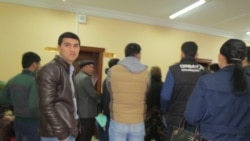 Lebabyň migrasiýa edarasynda adamlaryň uly nobaty döredi. Raýatlara maý aýyna nobat berilýär