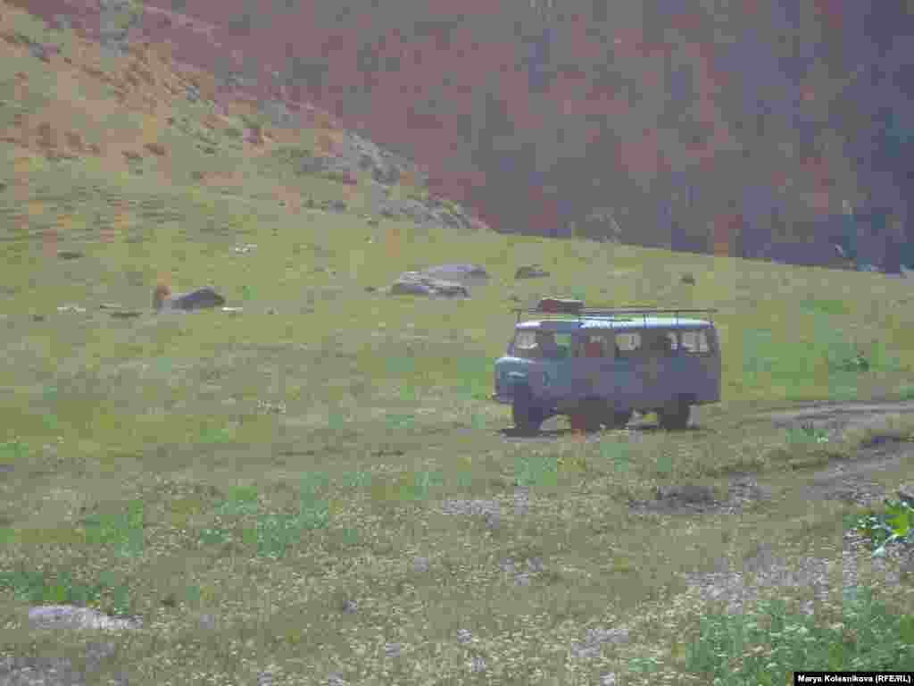 Жөө маршрут менен тоолорду кыдырууга чыккан чет жактан келген туристтерге 250 сом, ал эми КМШ өлкөлөрүнөн келгендерге 50 сом, кыргызстандыктарга 5 сом.