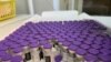 Ампули з вакцинами проти COVID-19 американського виробника PFIZER в одній з лікарень Праги. Січень 2021 року. Чимало чеських впливових посадовців зробили щеплення «поза чергою» 