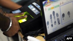 Биометрикалык маалыматтарды чогултуу учуру. Иллюстрациялык сүрөт. 