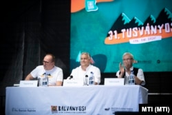 Viktor Orbán se comportă ca și cum ar fi premier și al Ținutului Secuiesc, conform politicienilor și analiștilor de la București.