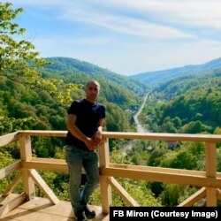 Doru Miron, viceprimarul comunei Moneasa, la punctul Belvedere recent inaugurat în stațiune