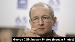 La evenimentul din 27 martie organizat de actorul Dan Puric, un cunoscut promotor al propagandei ruse, a fost distribuită o revistă cu accente extremiste și anti-UE.