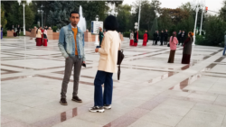 
Diňle: Ene-atalar hünärsiz ýaşlaryň geljegini alada edýärler