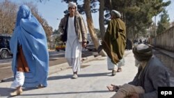 آرشیف، یک مرد گدا از جاده های شهرهای میمنه