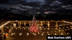 صدراعظم بریتانیا اعلام کرده که اجتماعات کریسمس نمی‌تواند ادامه داشته باشد