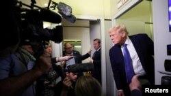 Donald Trump a vorbit cu jurnaliștii la bordul Air Force One.