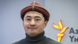 Улан Үсөйүн.