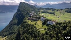 10 червня президентка Швейцарії Віола Амгерд повідомила про реєстрацію 90 країн і організацій для участі у Саміті миру, який відбудеться у Швейцарії 15-16 червня