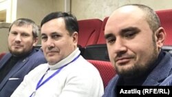 Мөселманнарны яклаучы адвокатлар, сулдан: Марат Ашимов (Сарански), Равил Тугушев (Сарытау), Руслан Нәгыев (Казан)
