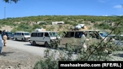 په کورمه کې له یوې مودې راهیسې مساپر وړونکي ګاډي د پولیسو په امنیت کې په قافلو کې ځي - د نومبر دویمې انځور. 