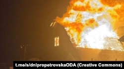 Пожежа в приватному будинку після російської атаки в Павлограді, Дніпропетровська область, 12 грудня 2025 року