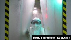 Кызыл аймактагы дарыгер. Иллюстрациялык сүрөт.