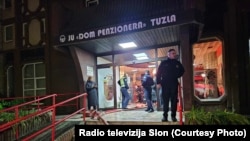 Ulaz u dom penzionera u Tuzli u kojem je izbio požar, 4. novembar 2025.