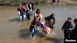 Suriyanın qərbindəki zorakılıqdan qaçan ələvilər