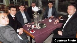 Анталия шәһәрендә яшәүче татарлар Татарстан инвестицияләр агентлыгы җитәкчесе Линар Якупов белән очраша