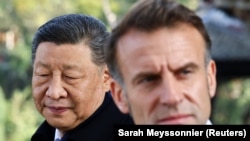 Президент Франції Емманюель Макрон та президент Китаю Сі Цзіньпін відвідують Дуцзян'янь, провінція Сичуань, під час триденного візиту Макрона до Китаю, 5 грудня 2025 року