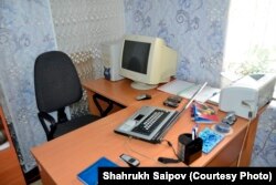 Алишер колдонгон компьютер жана башка буюмдар өзүнүн үйүнүн бир бөлмөсүндөгү музейге коюлган.