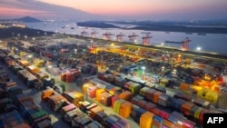 Контейнеры были замечены в порту Нанкина, Китай, 5 февраля 2025 года