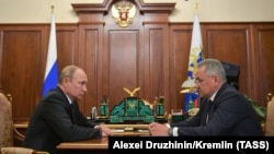 Орусиянын президенти Владимир Путин жана Коргоо министри Сергей Шойгу. 2-июль, 2019-жыл.
