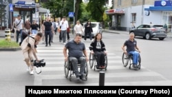 Тестування інклюзивного маршруту у Рівному під час його відкриття, 18 серпня 2025 року