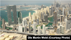 Jumeirah Gate 2 серед інших будівель Дубаю