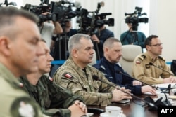 Екстрена нарада за участі військового командування у Польщі, організована прем'єром Дональдом Туском (на фото немає). Варшава, 10 вересня 2025 року