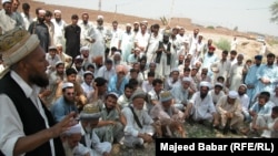 په خیبر کې یو ولسي مشر جرګې ته وینا کوي ـ پخوانی انځور