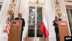 Майк Помпео и външният министър на Полша Яцек Чапутович.