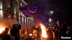 У Грузії тривають протести через рішення керівної партії «Грузинська мрія» відмовитися від переговорів із ЄС
