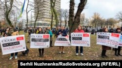 Під час акції антивакцинаторів у Києві, 3 листопада 2021 року