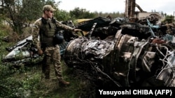 Уламки російського винищувача-бомбардувальника Су-34 на околицях міста Лиман, раніше звільненого ЗСУ від російської армії. Лиман, Донецька область, 5 жовтня 2022 року, ілюстраційне фото