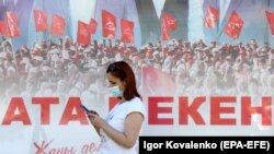 «Ата Мекенди» бул жолу шайлоого Жанар Акаев баштап баратат.