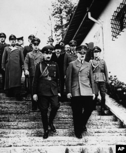 Regele Boris al III-lea al Bulgariei și Adolf Hitler în Germania, iunie 1941.