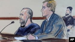 ილუსტრაცია: რაფატ ამიროვი აშშ-ში სასამართლოზე ადვოკატთან ერთად