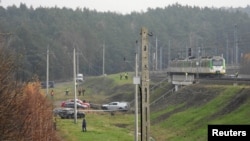 Месца выбуху на чыгунцы на лініі Варшава — Люблін каля станцыі Міка за 60 км ад Варшавы