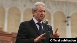 Адахан Мадумаров.