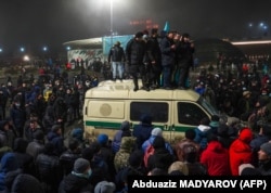 Protestçiler. Almaty, 5-nji ýanwar, 2022.