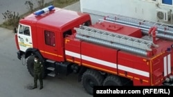 Накануне Нового года власти ужесточили контроль за пожарной безопасностью, населению запретили разжигать костры и использовать пиротехнику.