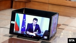 Новиот бугарски премиер Кирил Петков ја повтори децении старата бугарска позиција дека Македонци во Бугарија нема