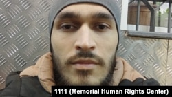 Гражданин Туркменистана Ахмет Джумадурдыев был задержан 24 января в Санкт-Петербурге при проверке документов на станции метро «Чкаловская».