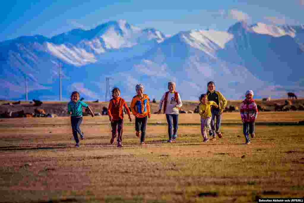 Жайлоонун сулуулары.