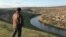 Moldova - Merg la casa cea pustie, Nicolae, Pus si simplu, Moldova, foto/docuemntar de Victor Gălușcă, aprilie 2021