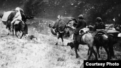 Көч. Архивден алынган сүрөт. 