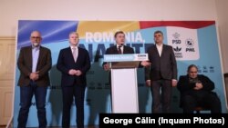 Crin Antonescu (centru) este candidatul coaliției aflate la putere la președinția României.