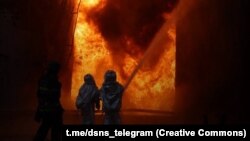 Рятувальники працюють на місцях ударів та ліквідовують наслідки обстрілів