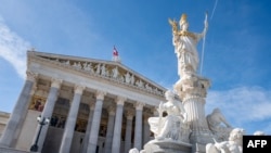 Зградата на австрискиот Парламент (архивска фотографија)