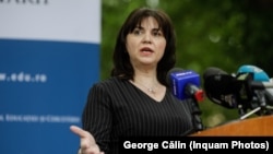 Monica Anisie spune că gramatica nu poate fi ajustată