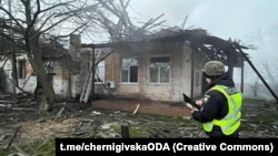 Удар зруйнував адміністративну будівлю. На місці влучання виникла пожежа