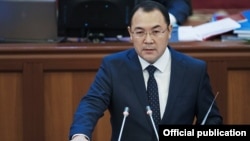 Нурханбек Момуналиев.